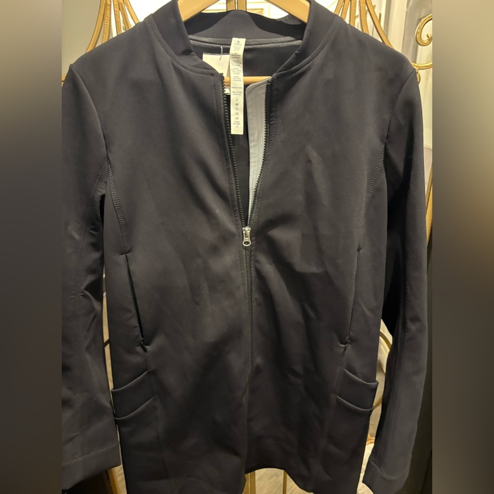 Lululemon Athletica Black Zip-Up Jacket size 8 large many pockets good everyday